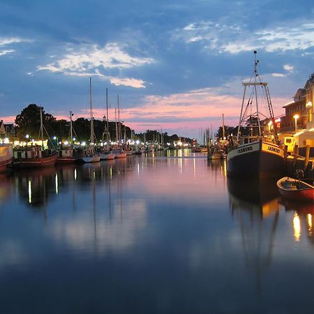 Doppelzimmer Brunch, Direkt Am Alten Strom Rostock Eksteriør billede
